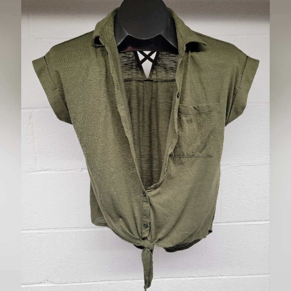 No Boundaries Green Front Tie Button Up Lace Up Back Flowy Shirt Small NWOT